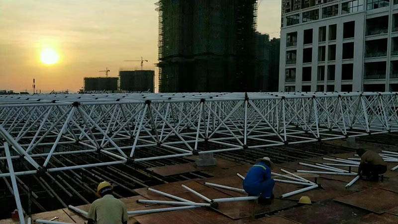 丰县螺栓球网架安装现场